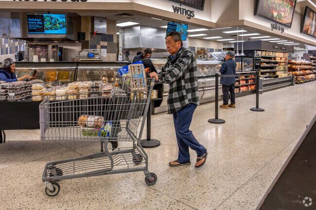 West Palmer Lake residents frequent Cub Foods for their grocery needs.
