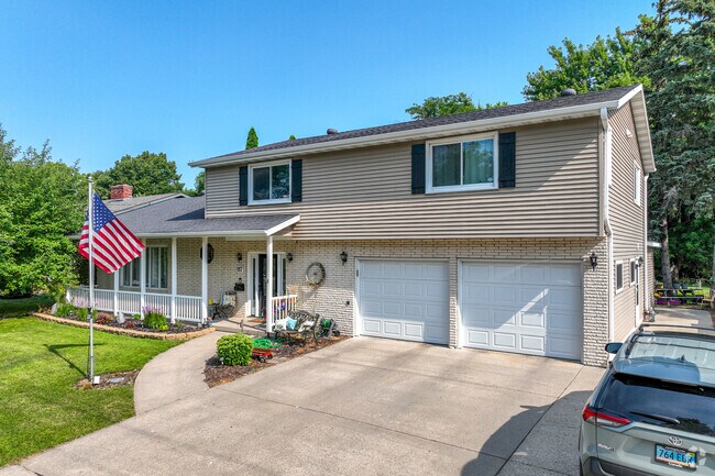 Many two-story homes with large square footage line the Washington neighborhood.
