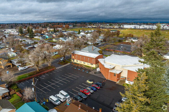 Faith Baptist Academy offers a large parking lot behind the school.