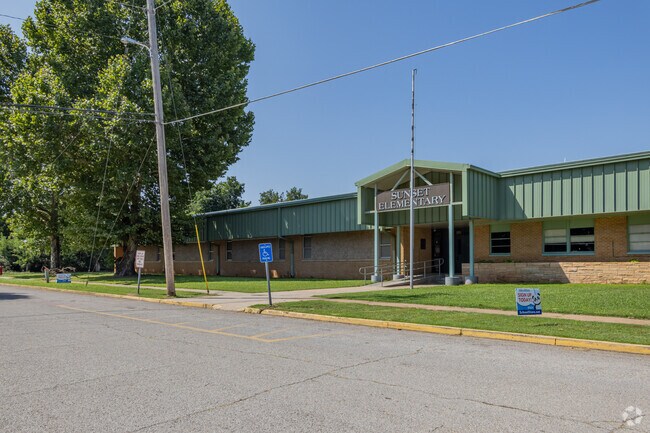 Sunset Elementary School challenges students by offering an all encompassing curriculum.