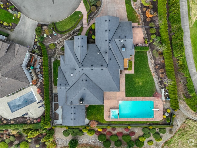 Top down view of multi-million dollar homes next to the Golf Club at Snoqualmie.