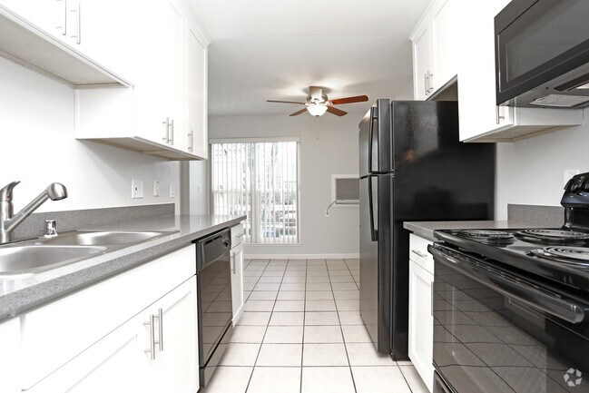 Redwood Plaza Apartments, Fremont, CA 94536 - photo 6