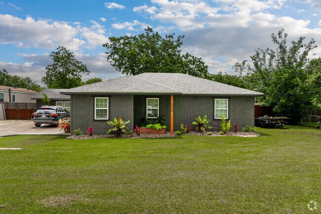 Single story homes are a popular sight among San Leon neighborhood streets.