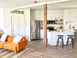 17 Page St Unit 1, Brunswick, ME 04011