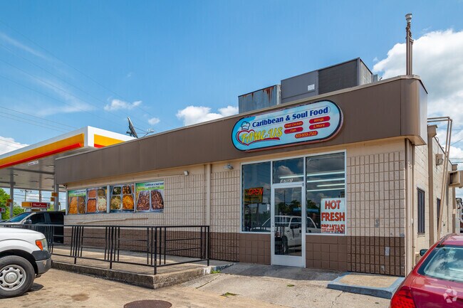 Fame-US Caribbean and soul food serves up fried chicken and fish in the Radnor neighborhood.