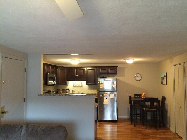 4 Albert Dr unit 11, Woburn, MA 01801 - photo 3