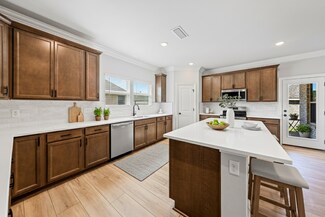 2743 Louis Cir, Crestview, FL 32536