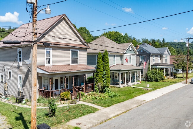 Small plots of land are common for the houses close to downtown Grafton.