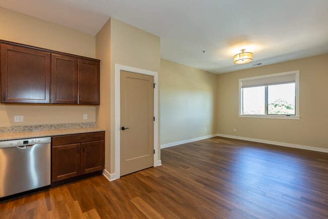 AGORA - 1 BD | 1 BA - LIVING ROOM