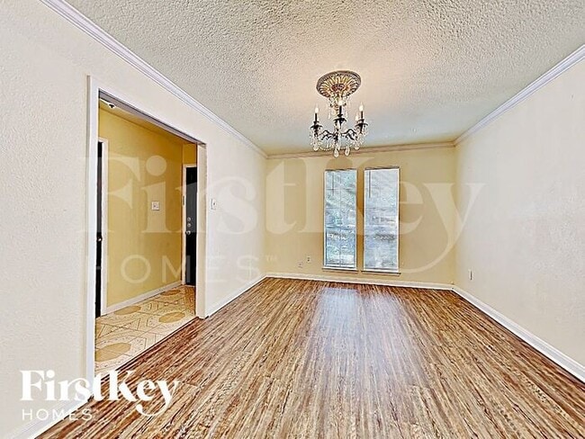 2405 Laredo Ct, Arlington, TX 76015 - photo 7