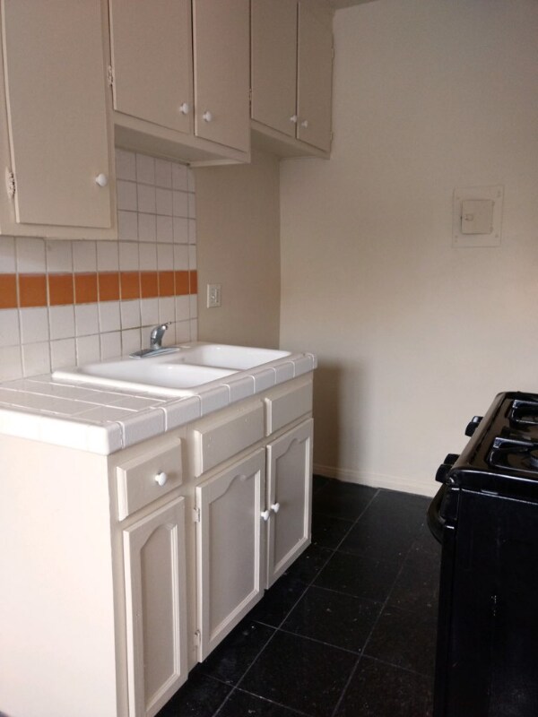 3332 Drew St unit 3, Los Angeles, CA 90065 - photo 1