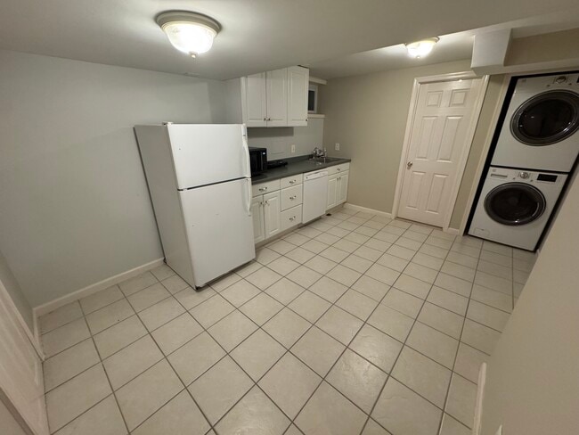 201 E Indian Spring Dr unit 1 - Yard - Util, Silver Spring, MD 20901 - photo 7