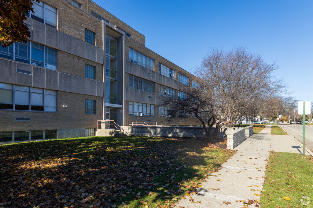 Kenosha Montessori School provides education in the neighborhood of 
St. Joe's.