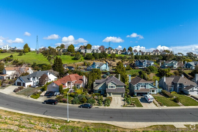 Large single-family homes with large front and backyards are available in Glen Cove.