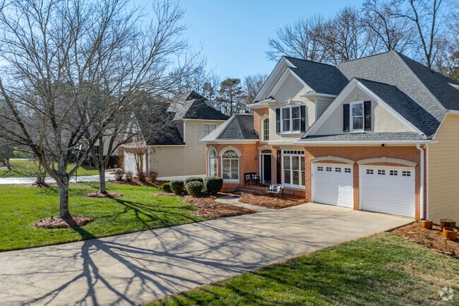 There are a variety of home styles to be found in Mallard Creek-Withrow Downs .