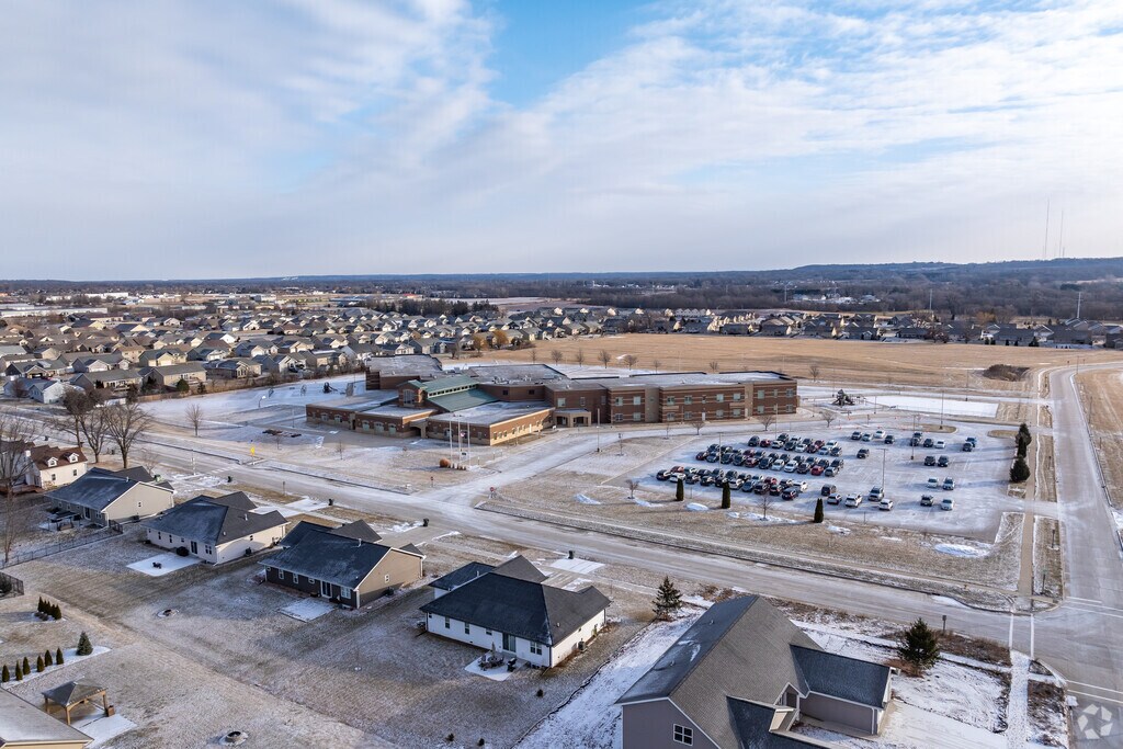 Susie C Altmayer Elementary school in De Pere has 519 students.