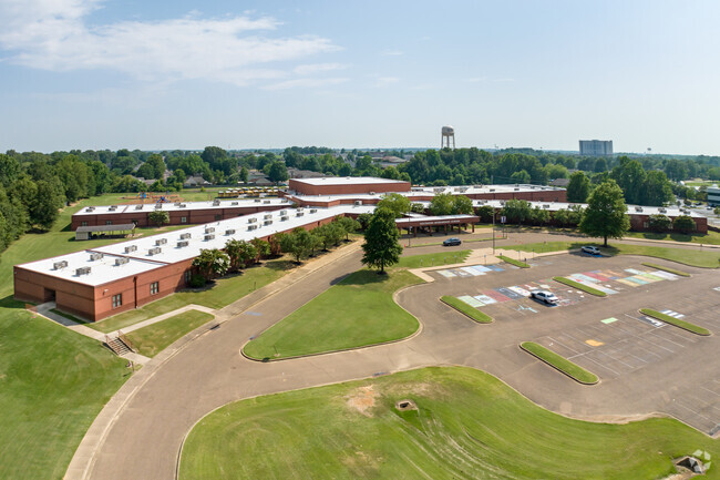 Southaven Intermediate School has ample parking.