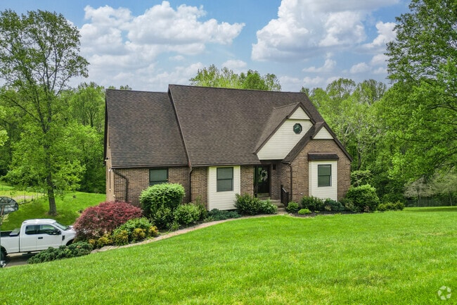 Well kept cottages make up much of the neighborhood of Ona.