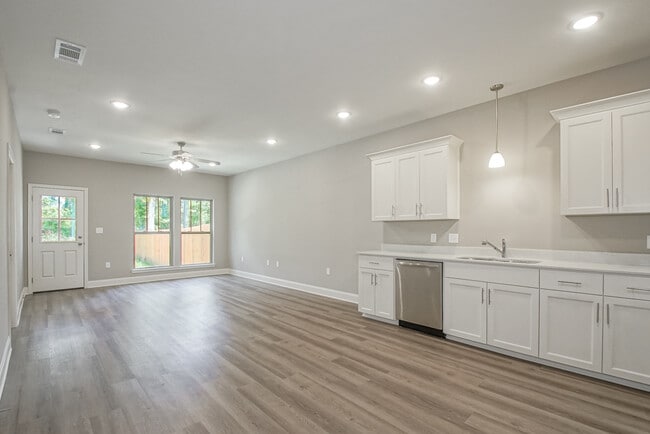 19905 Grantham Rd unit A, Livingston, LA 70754 - photo 4