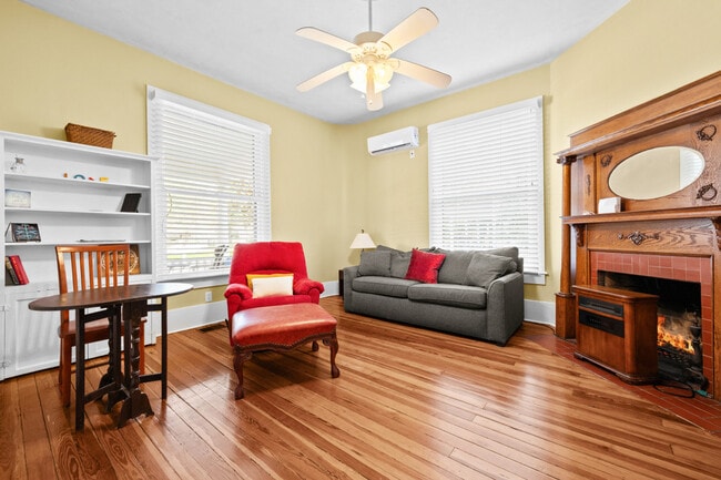 715 SE 2nd Ave unit ID1359135P, Gainesville, FL 32601 - photo 2