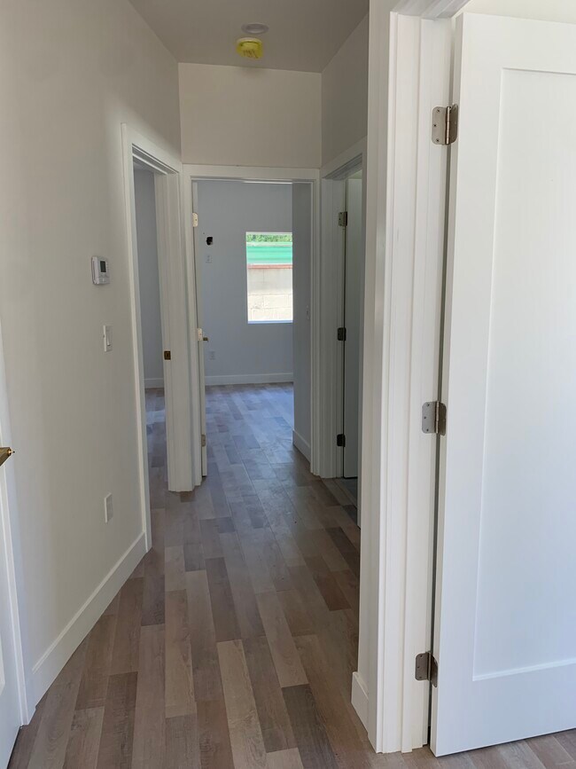 19507 Enadia Way, Reseda, CA 91335 - photo 5