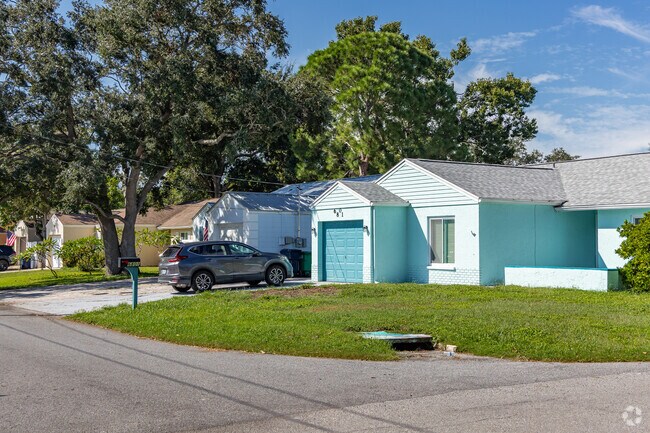 Many Interbay streets feature big beautiful shade trees.
