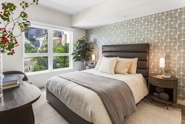 Intro, Burbank, CA 91502 - photo 5