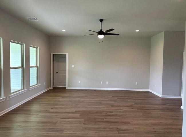 1542 Cavalry Ave, Zachary, LA 70791 - photo 3