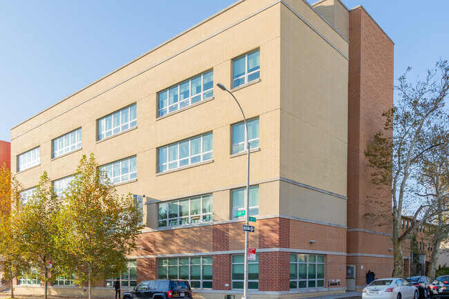 Queens Explorers Elementary School is a top-rated public school located in Queens, NY.
