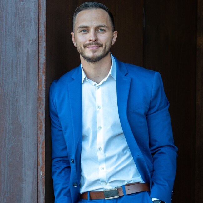 Agent Photo