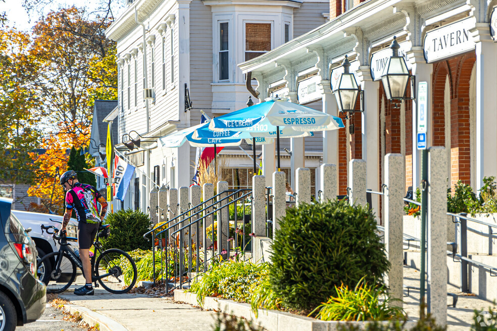 Neighborhood_Grafton_0222624.mp4