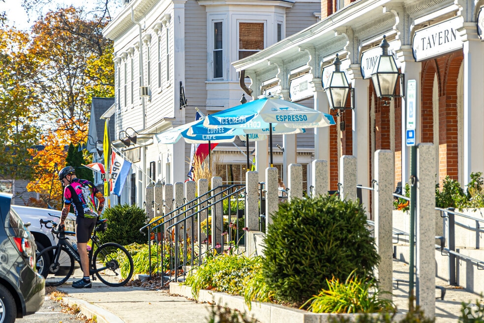 Neighborhood_Grafton_0222624.mp4