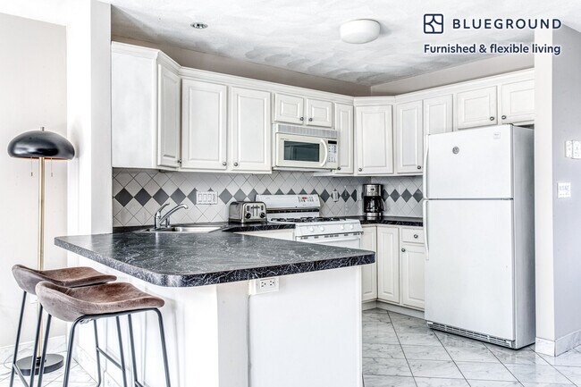 237 Hanover St unit FL4-ID420, Boston, MA 02113 - photo 6