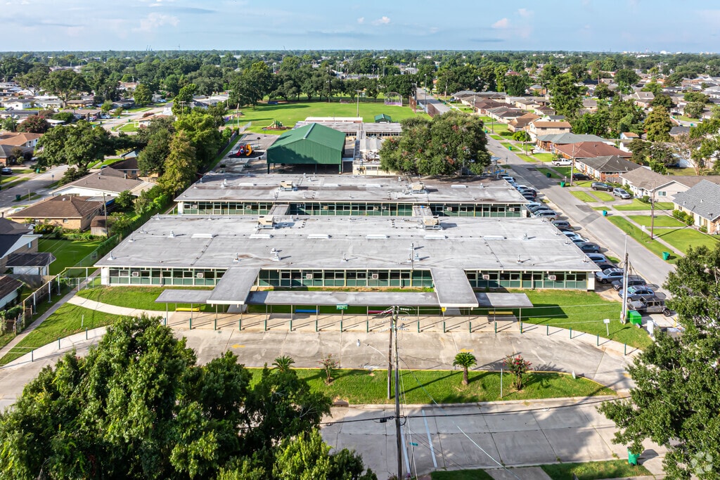 Green Park Elementary School has a student-teacher ratio of 12 to 1.