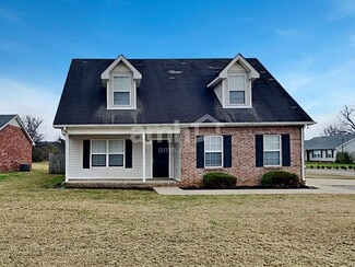 1128 Eastwoods Dr, Murfreesboro, TN 37130