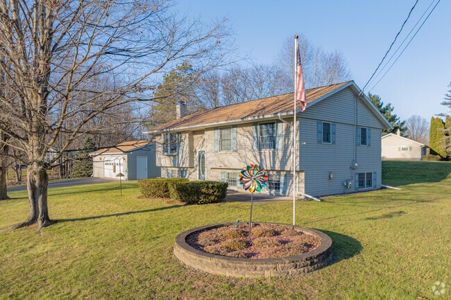 Bi-level homes in Catlin provide spacious yards and garages for added convenience.