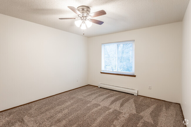 2BR, 1.5BA - 832 SF