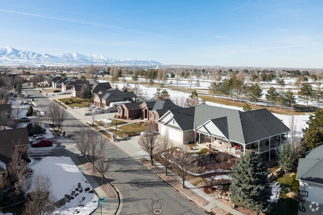 Glenmoor Country Estates real estate promises a life of unparalleled refinement.