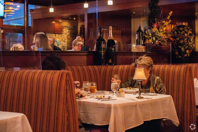 Residents of The Lakes enjoy dinner at Cork Tree Restaurant.