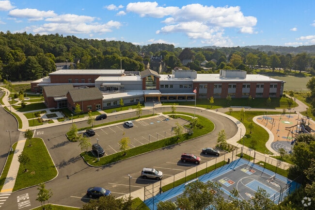 Manchester Memorial Elementary gets an overall grade of A- on Niche.