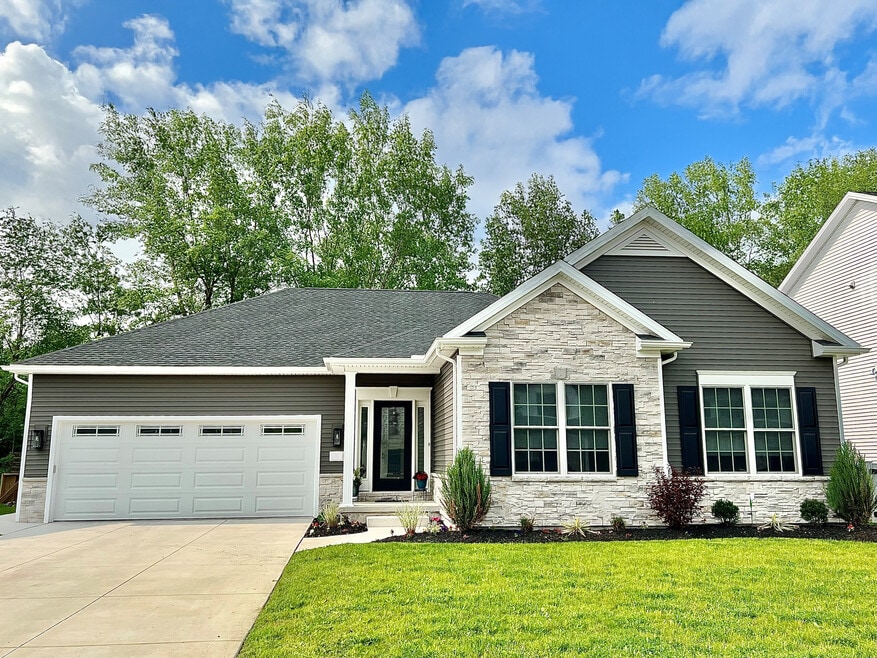 7290 Woodhaven Dr, Lockport, NY 14094 - photo 1