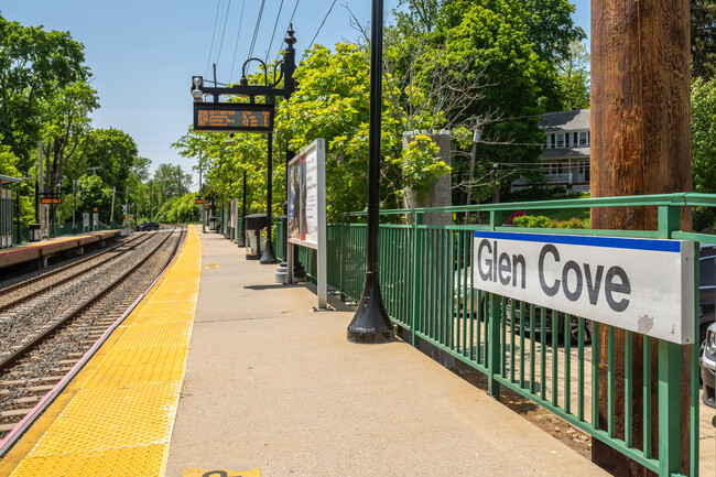 Glen Cove, NY City Guide | About Living in Glen Cove - Homes.com