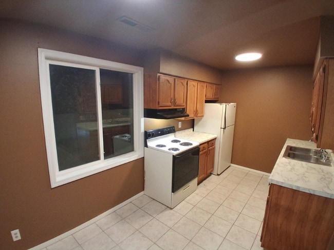 111 Hilltop Ct unit D, East Peoria, IL 61611 - photo 7