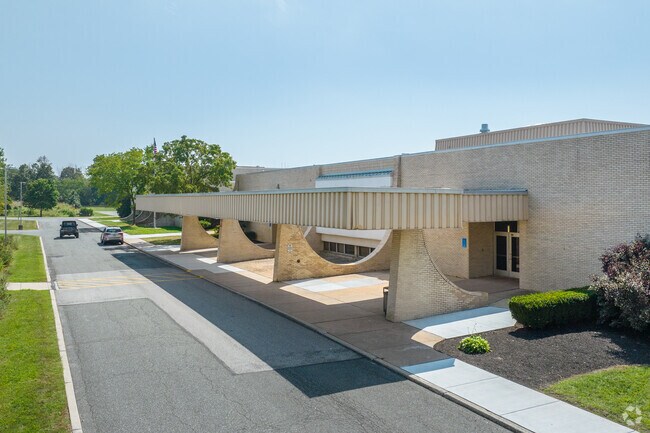 Upper Perkiomen High School receives an overall B- grade from niche.com.