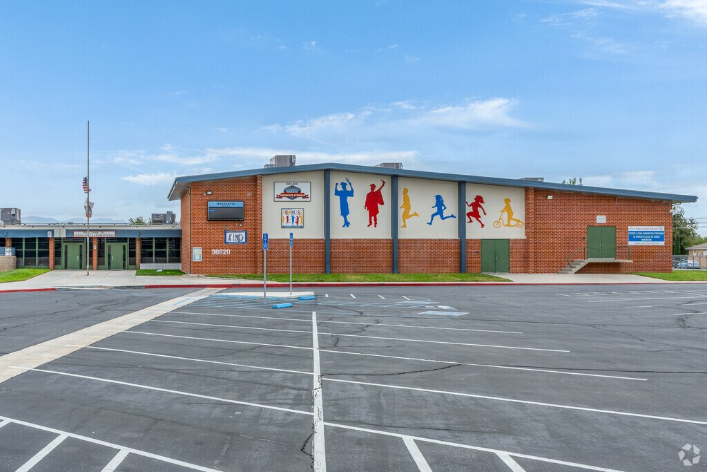 The Manzanita Elementary School features a School Plan for Student Achievement program.