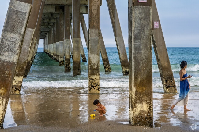 Rogersville-Bradley Creek is just minutes away from the Wrightsville Beach pier.