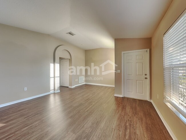 7653 Merchantville Cir, Zephyrhills, FL 33540 - photo 6