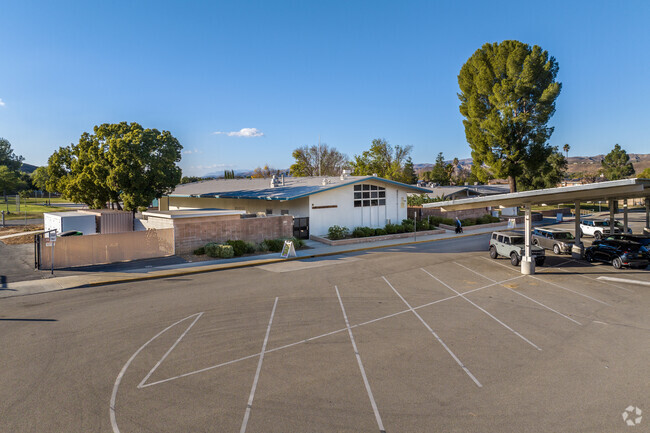 Knolls Elementary School serves students from K-6th grade in Simi Valley, Ca.