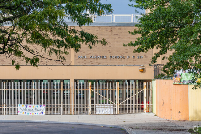 PS 219 has 625 students in grades PK, K-8.