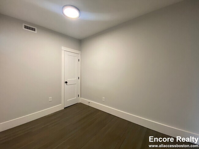 118 Marginal St unit 8, Boston, MA 02128 - photo 7